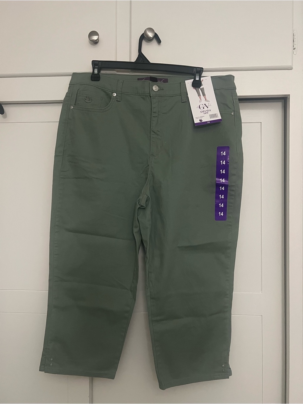 Women’s Gloria Vanderbilt Olive Green Amanda Capri Chinos Size 14 NWT